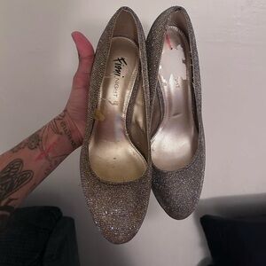 FIONI Clothing Sparkling Heels - Silver and Gold